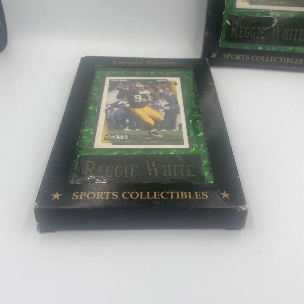 2 REGGIE WHITE GREEN BAY PACKERS LIMITED EDITION HANGING WALL PLAQUE HOLO HOLDER